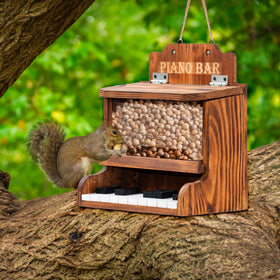 MIXUMON piano-bar-branding-feeder enhances backyard charm.