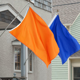 Mixweer canvas header with metal grommet for durable flag hanging