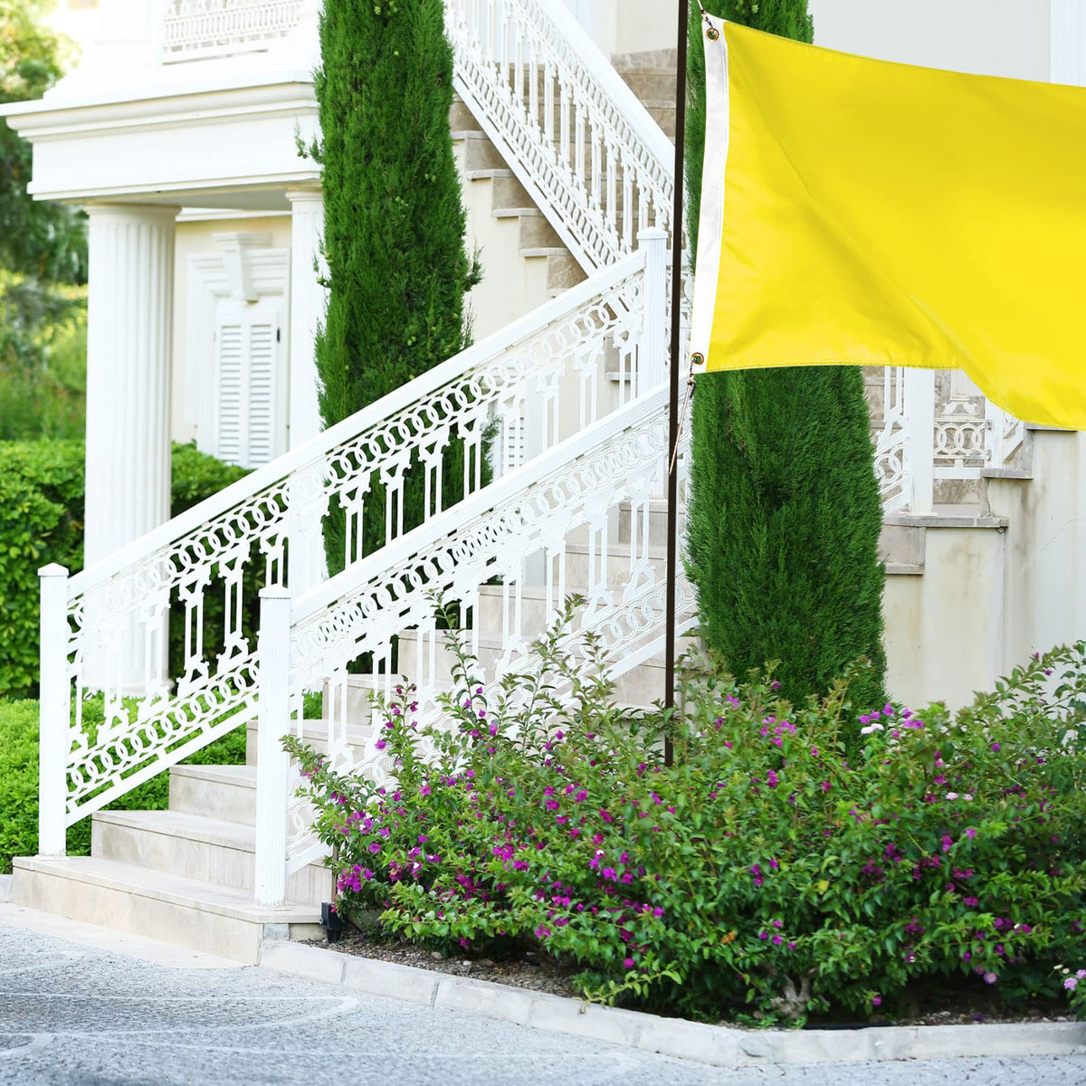 Mixweer easy-hang design simplifies flag installation with grommets