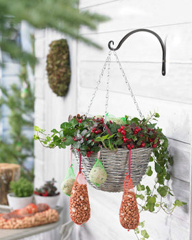 Mkono 4-pack black brackets displayed as outdoor decor on a wood fence
