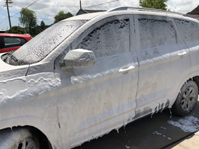 M MINGLE car washing with rich foam coverage for detail work.