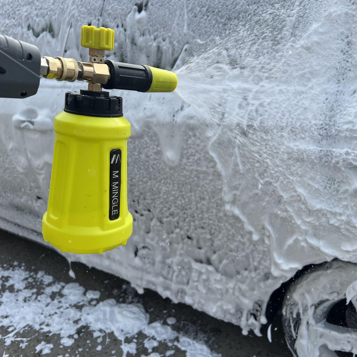 M MINGLE five nozzle tips deliver 0–65 degree spray options.