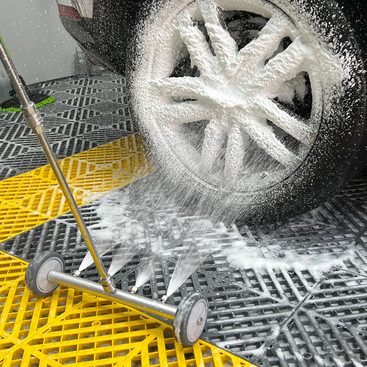 16 inch reach helps cleaning undercarriage without lifting the car