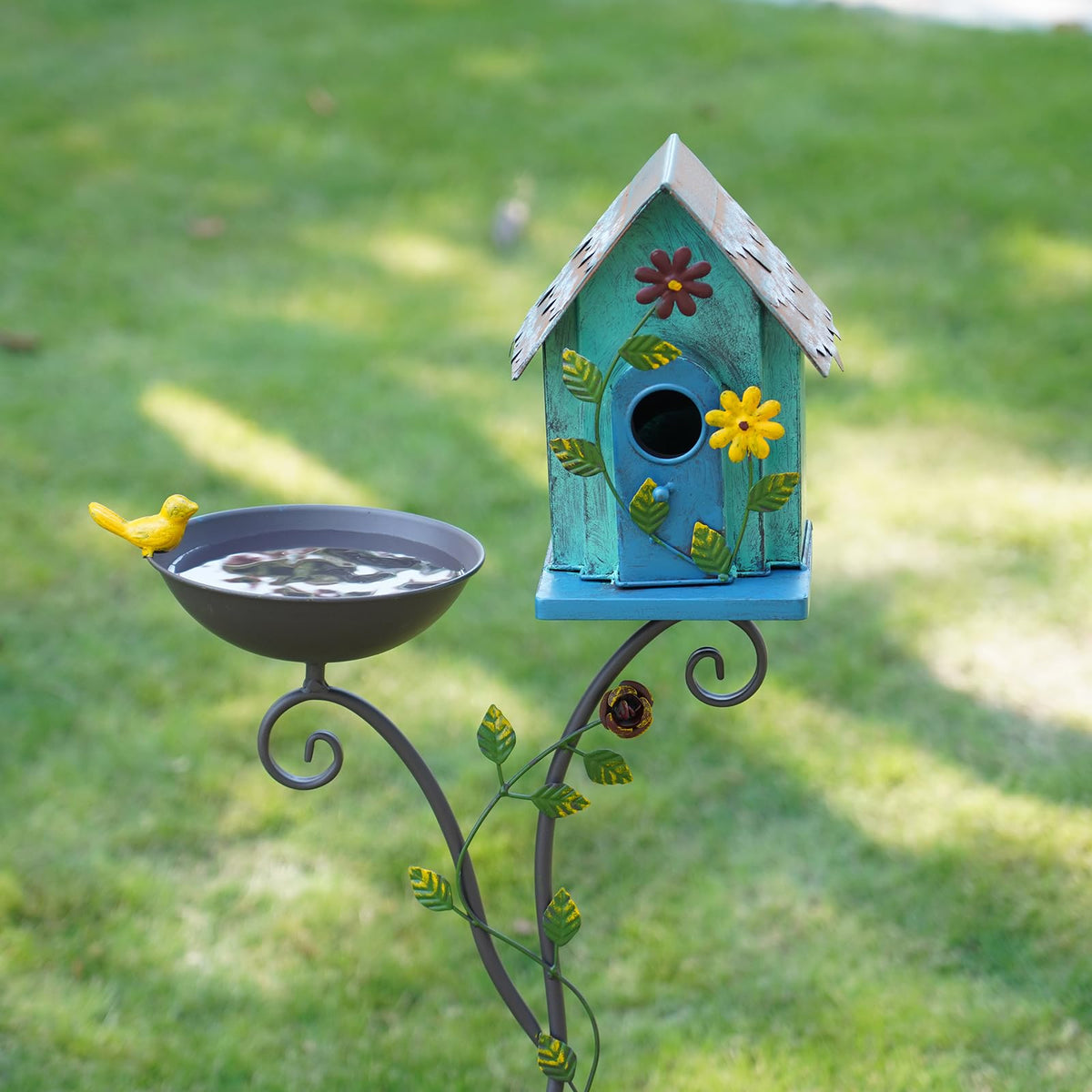 MNRYLKB birdbath with birdhouse on a pole enhances outdoor space and invites birds.