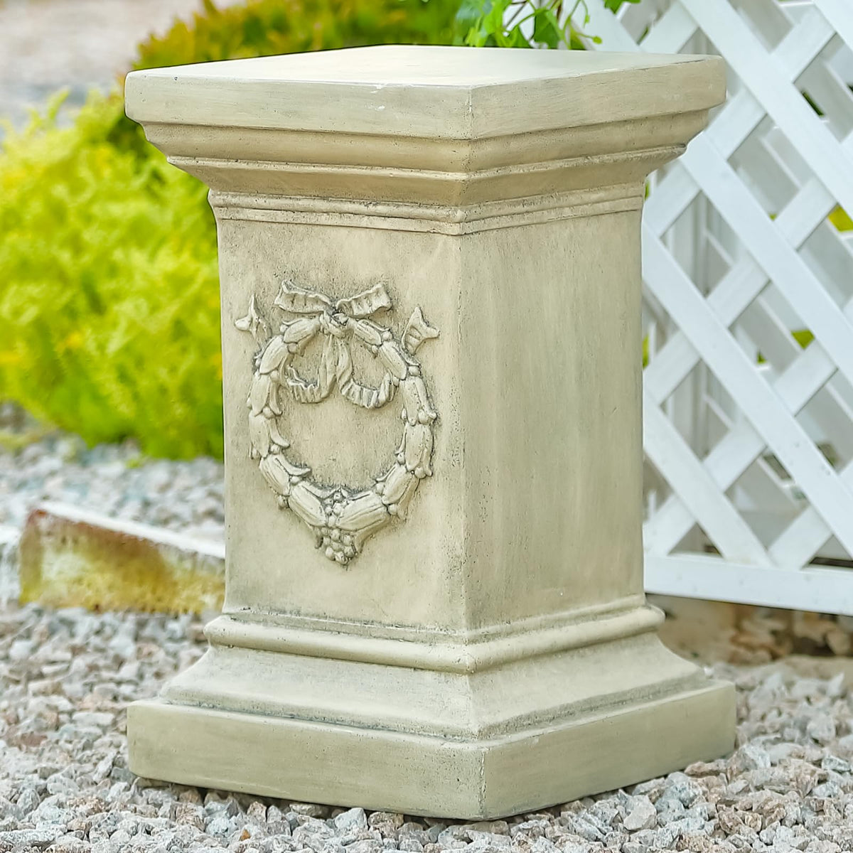MOCOME 19.57-inch tall garden pedestal elevates statues and sculptures for better viewing.