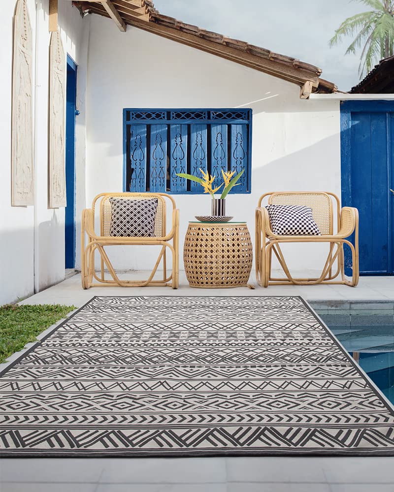 MontVoo flatweave design unrolls flat with no creases for instant setup.