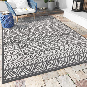 MontVoo outdoor rug with flatweave texture for patios and decks.