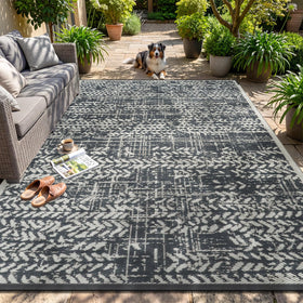 MontVoo Outdoor Rug 9x12 close-up weave shows textured plastic straw for durable outdoor use.