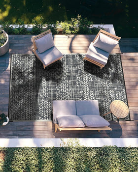 MontVoo lightweight rug with stakes showcased for stability.