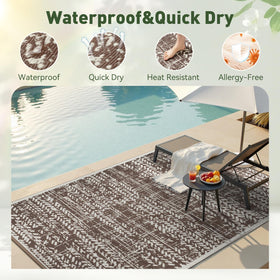 MontVoo rug on the beach scene supports picnics and sand-free lounging.