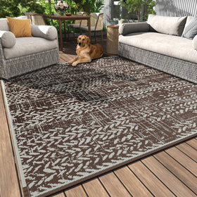 MontVoo outdoor rug close-up straw texture highlights breathable, cushioned surface.