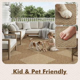 MontVoo pet-friendly outdoor rug resists dirt and pet fur clinging.