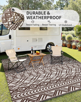 MontVoo rug close-up reveals durable plastic straw weave and soft underfoot.