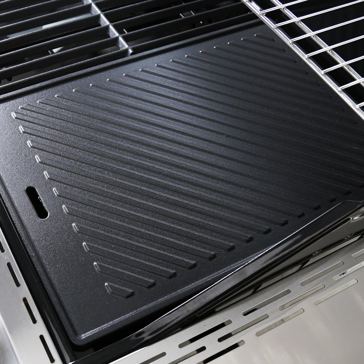 Monument Grills A005 durable cast iron withstands high grill temperatures.