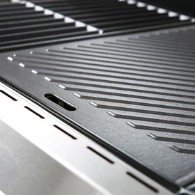 Monument Grills A005 quick heat release creates a searing surface.