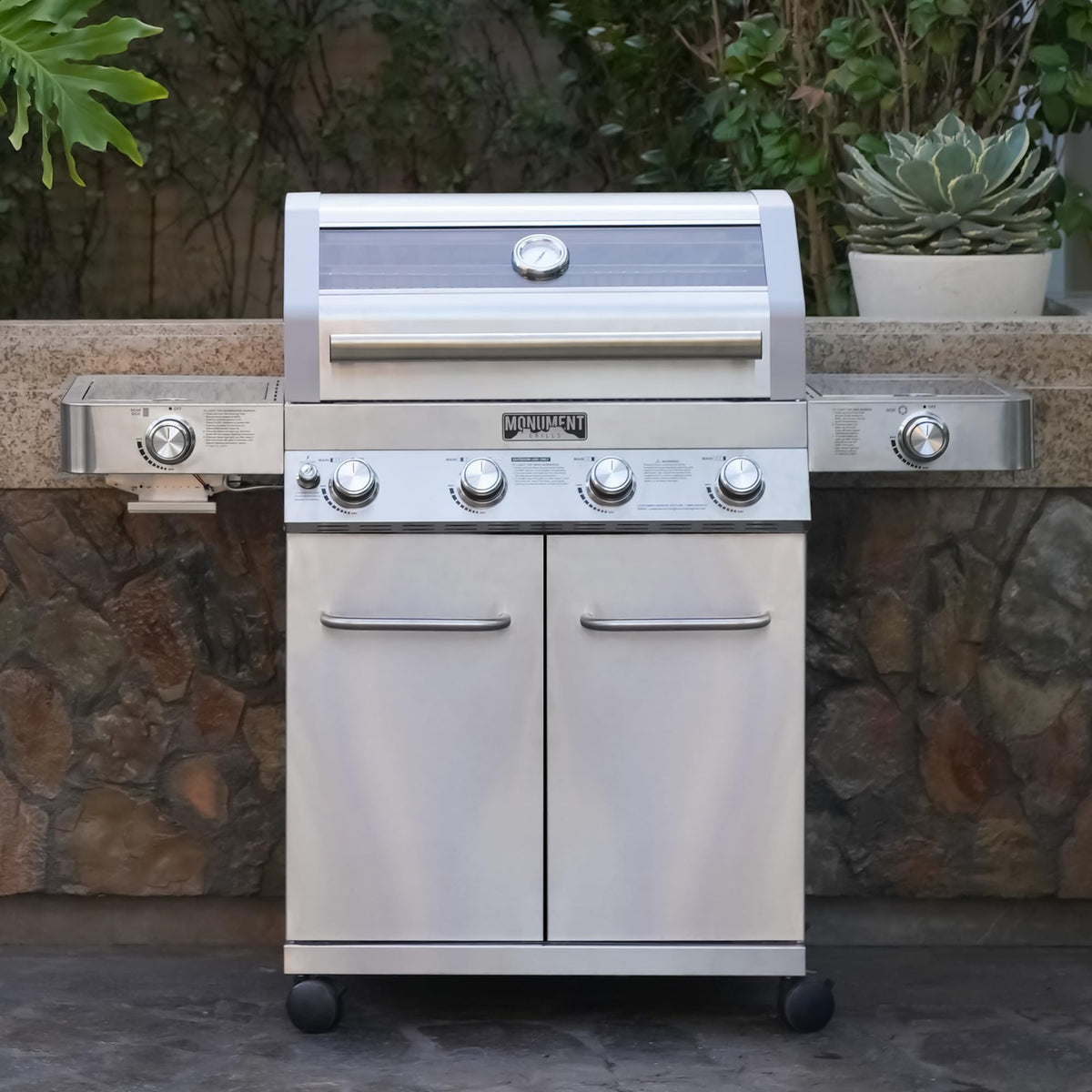Monument Grills ClearView lid shown for heat retention and visibility