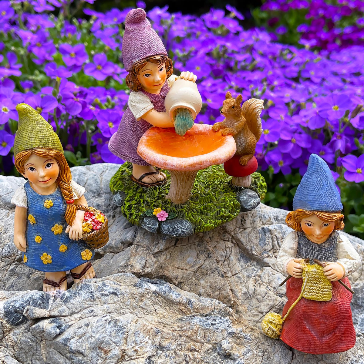 Mood Lab garden gnome lady-6 statue features a sun-protective coating for color longevity.
