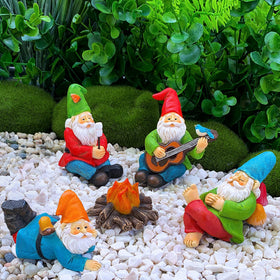 Mood Lab miniature gnomes: terrariums and small garden corners.