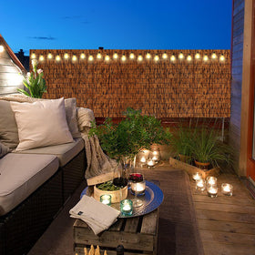 MOOKNAT flexible fence adapts to sloped landscapes.