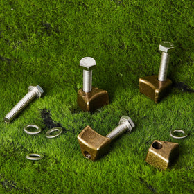 MorningRo package contents: four anchors and four bolts.