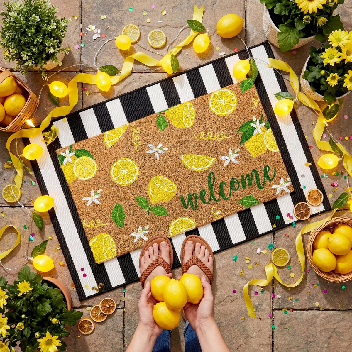 Moucuny outdoor-friendly mats withstand sun and rain for long-lasting use.
