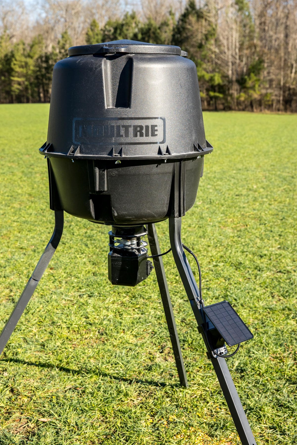 Moultrie 6V solar panel delivers long-lasting power for reliable feeding.