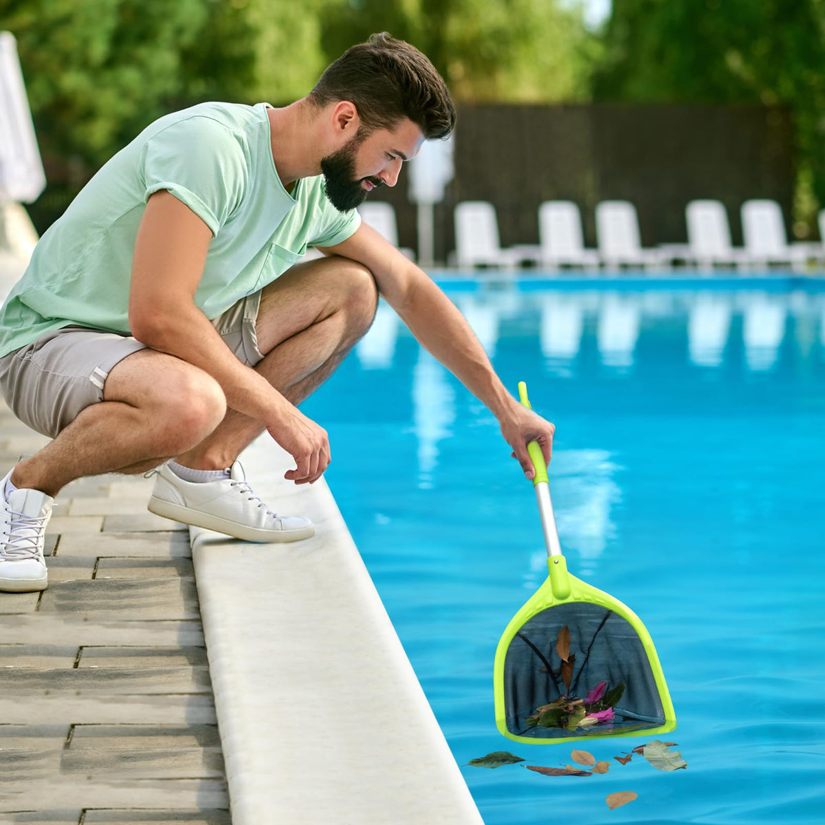 Mowend spa cleaning tool for neat, inviting waters