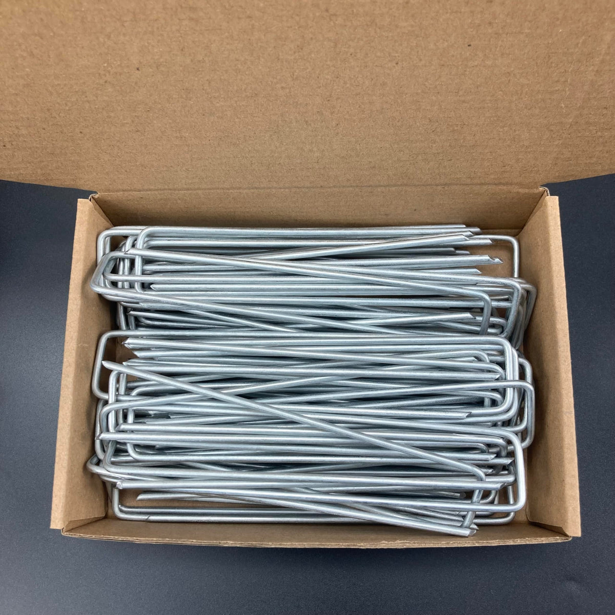 MPHKFDE galvanized stake resists rust for durable outdoor use.