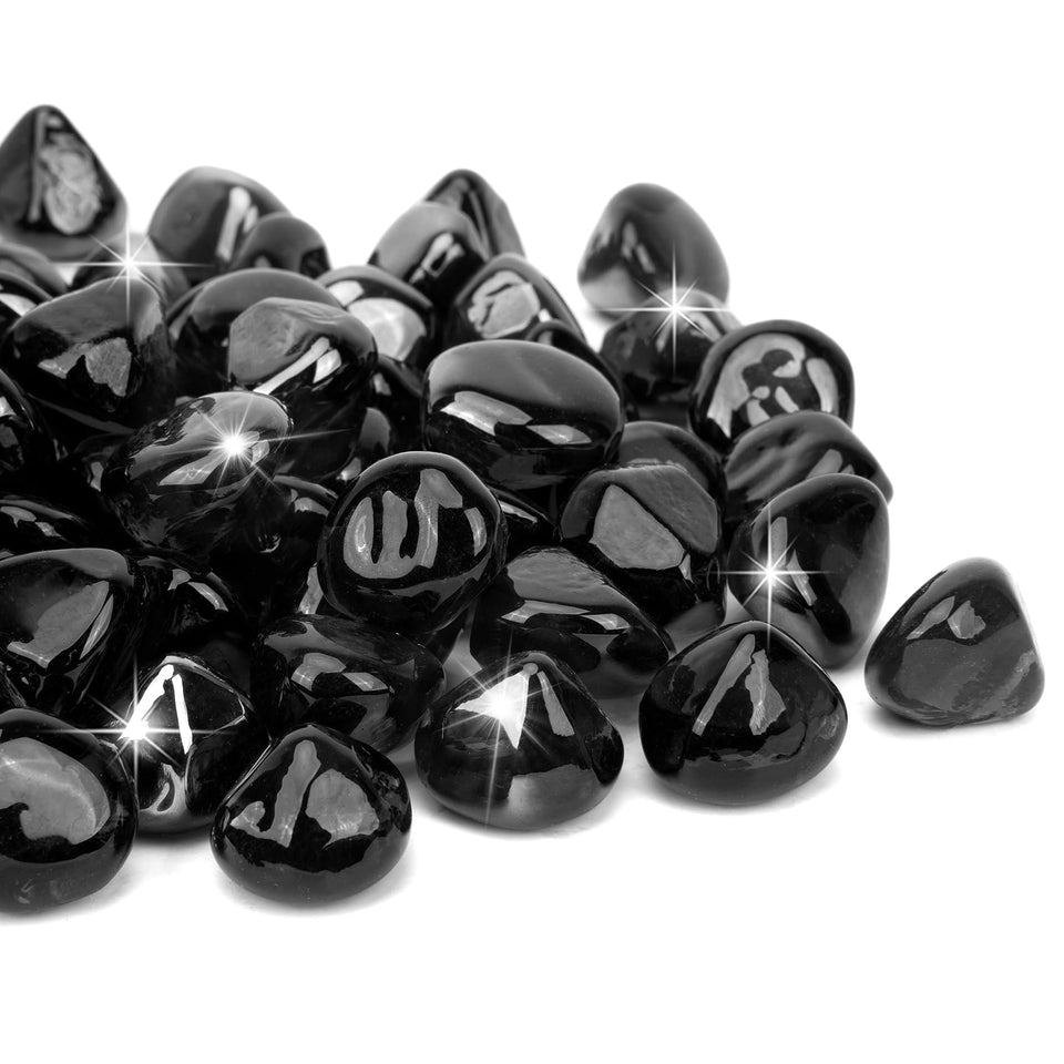 Mr. Fireglass diamond fire glass in onyx black delivers day-night sparkle for dramatic pits.