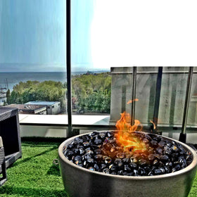 Mr. Fireglass complements modern, minimalist outdoor design with high contrast.