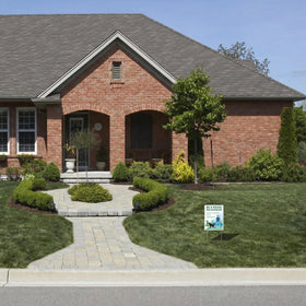 Mr. Pen front yard and sidewalk use sign enhances curb etiquette.