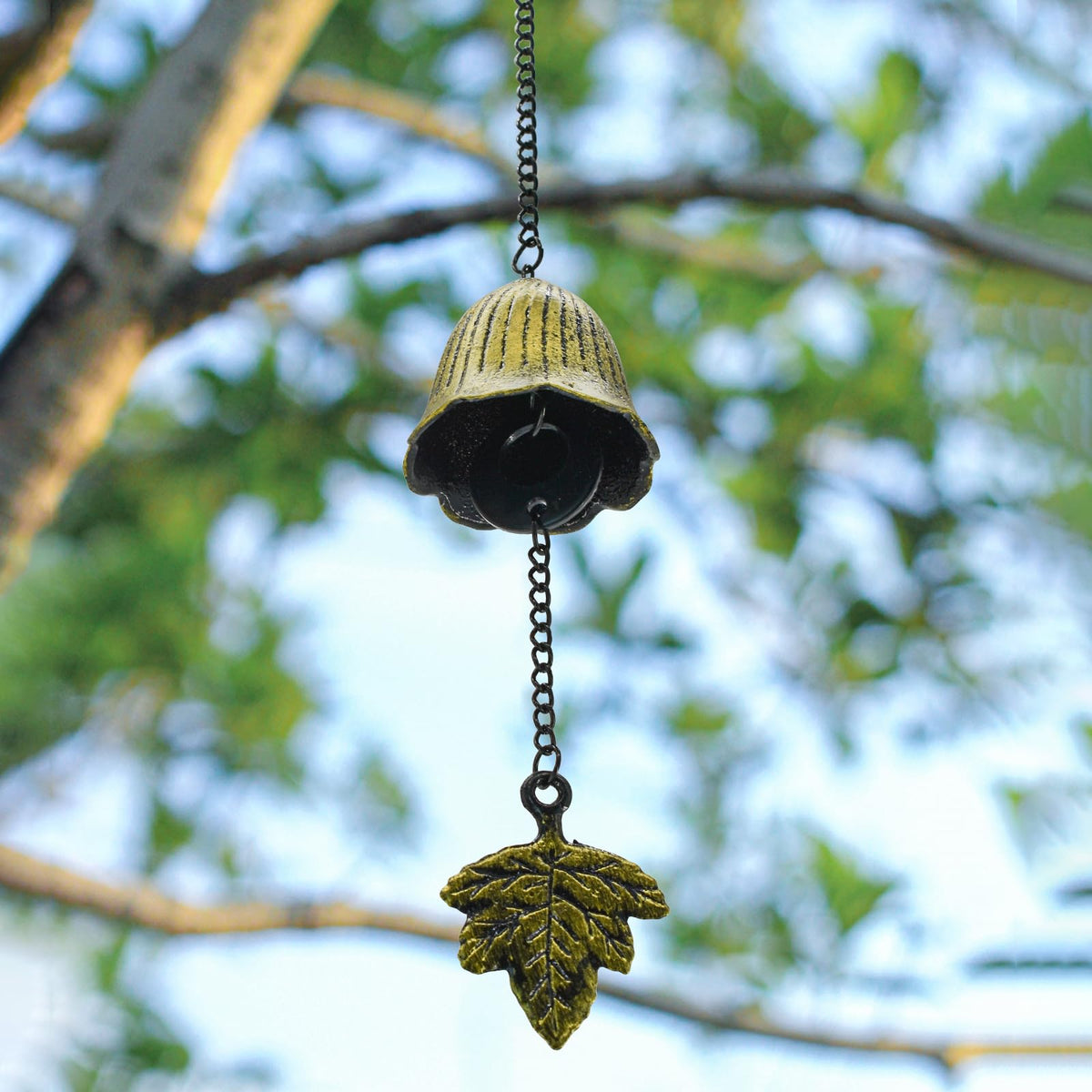 MrMrKura leaf design close-up highlighting durable iron craftsmanship for outdoors.