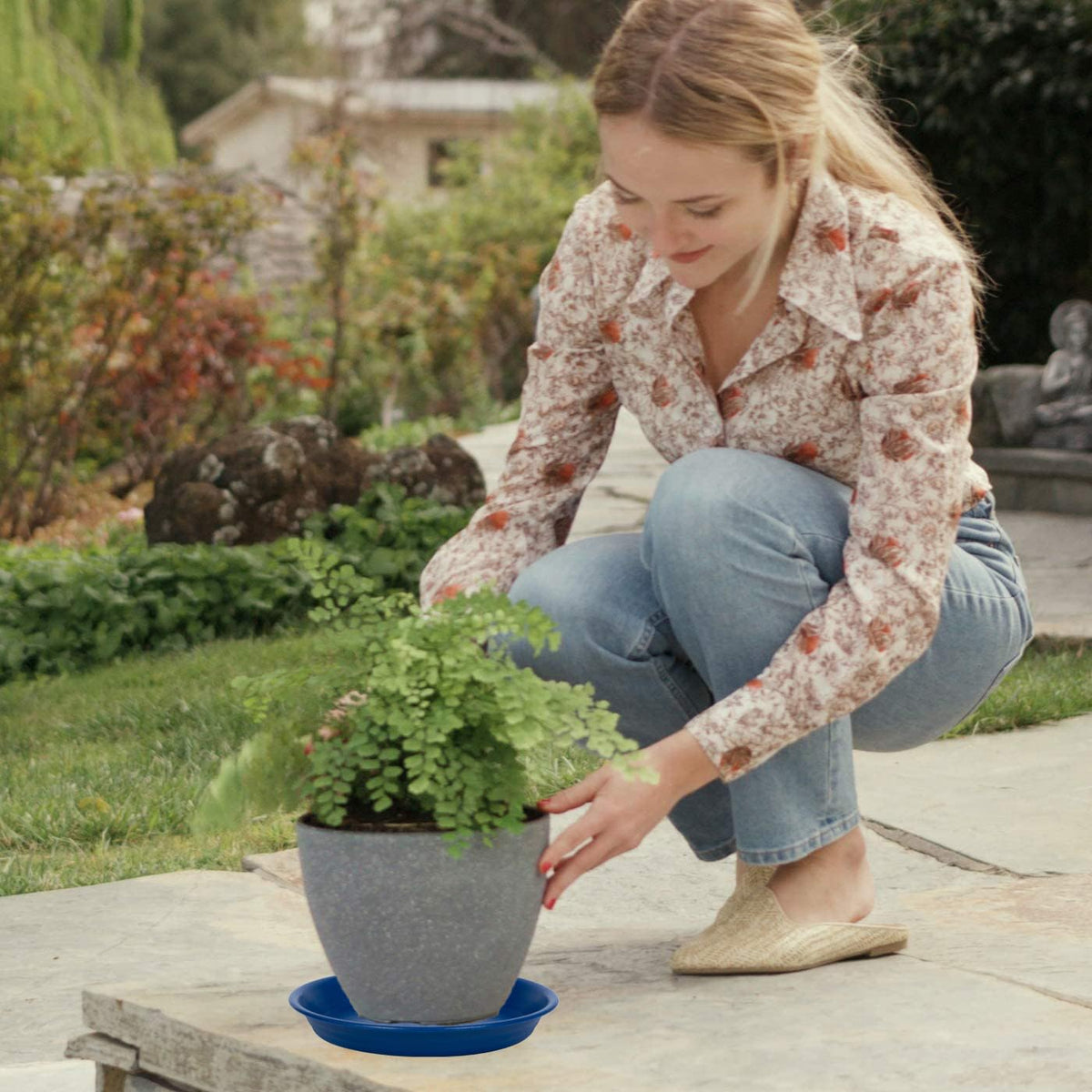 MSKIAUO two-pack plant saucers provides setup versatility