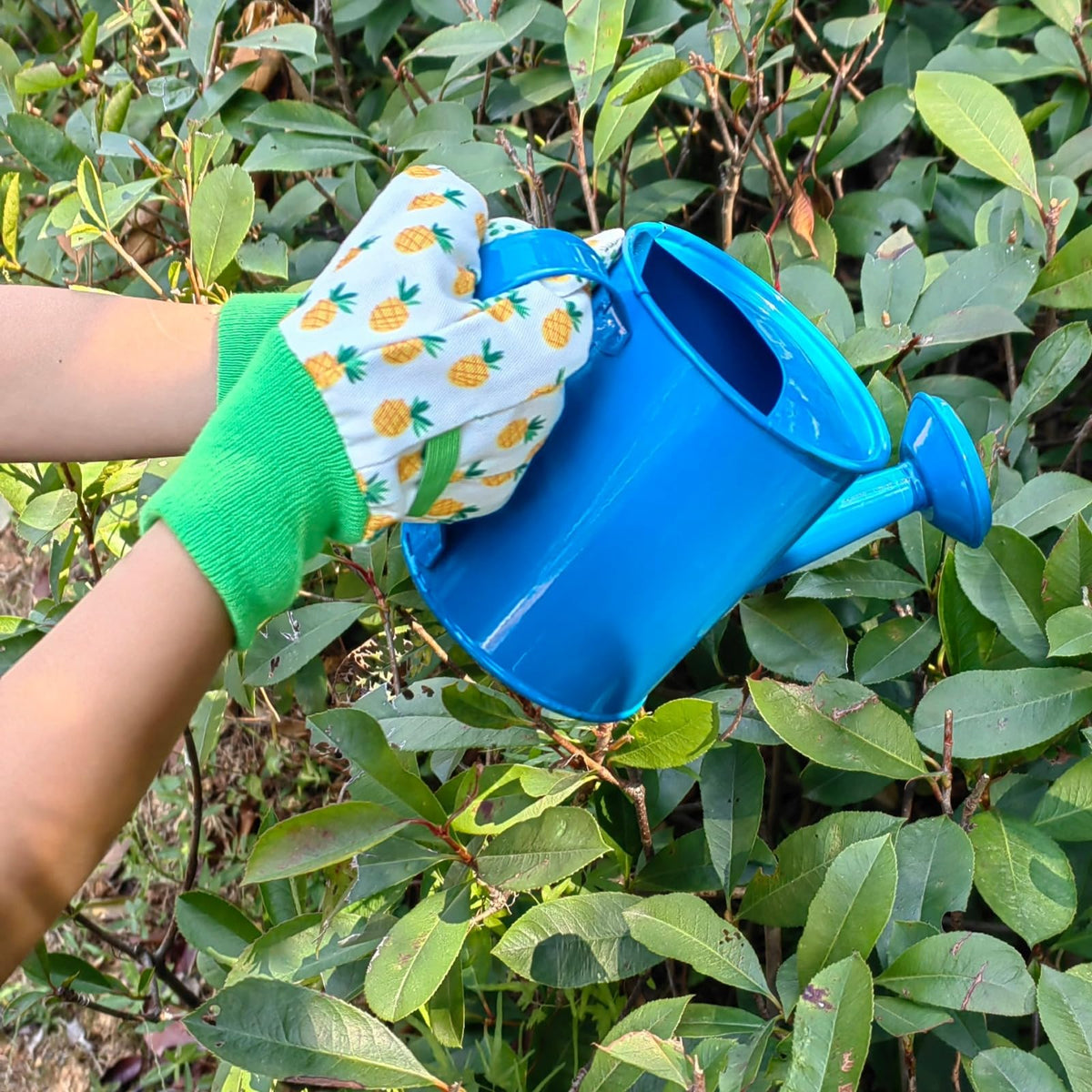 MSUPSAV Kids Garden Gloves pattern 1; playful design encourages kids to garden.