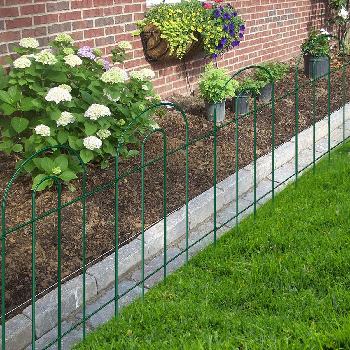 MTB Supply 50-foot border fence pack provides flexible, quick setup for beds and patios.
