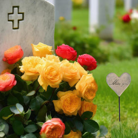 MUAMAX distressed white heart memorial stake in garden