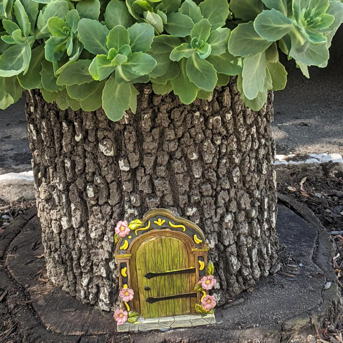 MUAMAX Fairy Garden Door five-inch high, compact focal point for corners.
