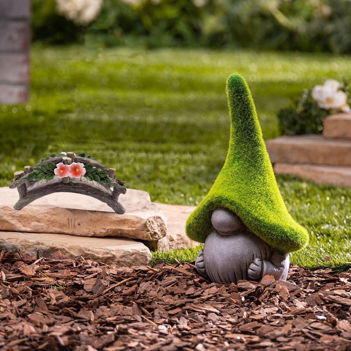 MUAMAX Micro landscape gift decor offers a charming focal piece for water or soil displays.