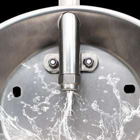 MUDUOBAN extra large waterer dimensions provide ample drinking space.