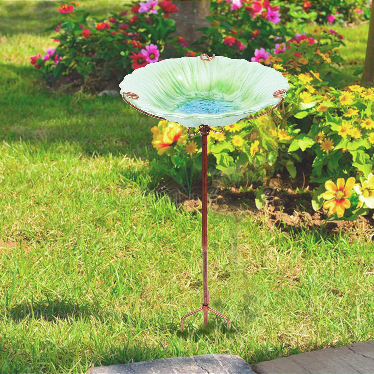 Bird resting by MUMTOP glass birdbath for a refreshing drink.