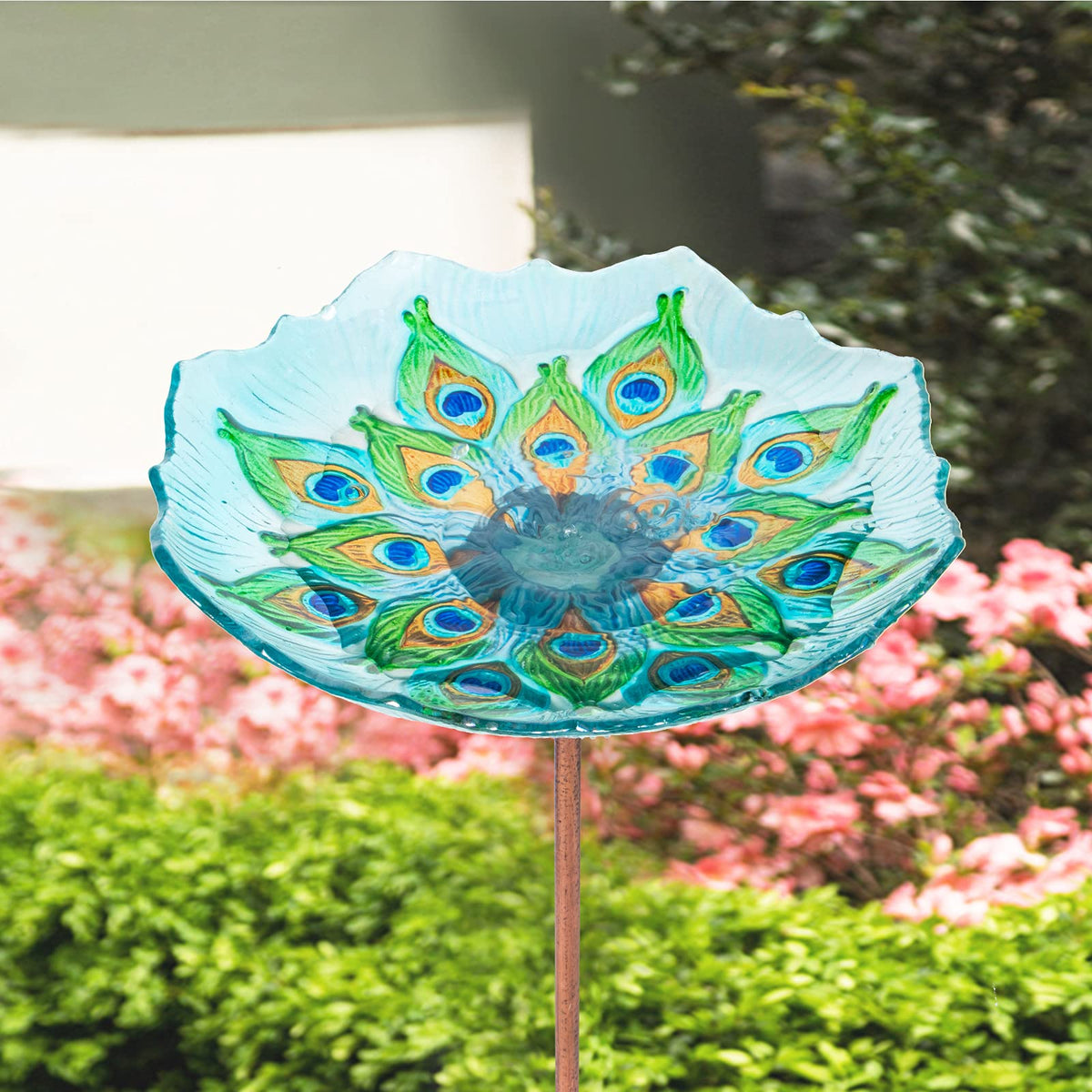 MUMTOP four-prong base provides stable outdoor placement for the bird bath.