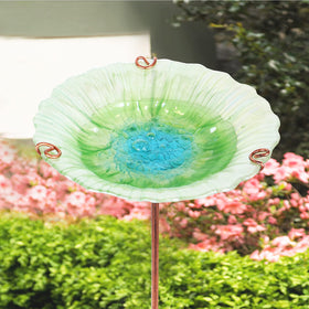 Four-pronged base keeps the MUMTOP birdbath steady.
