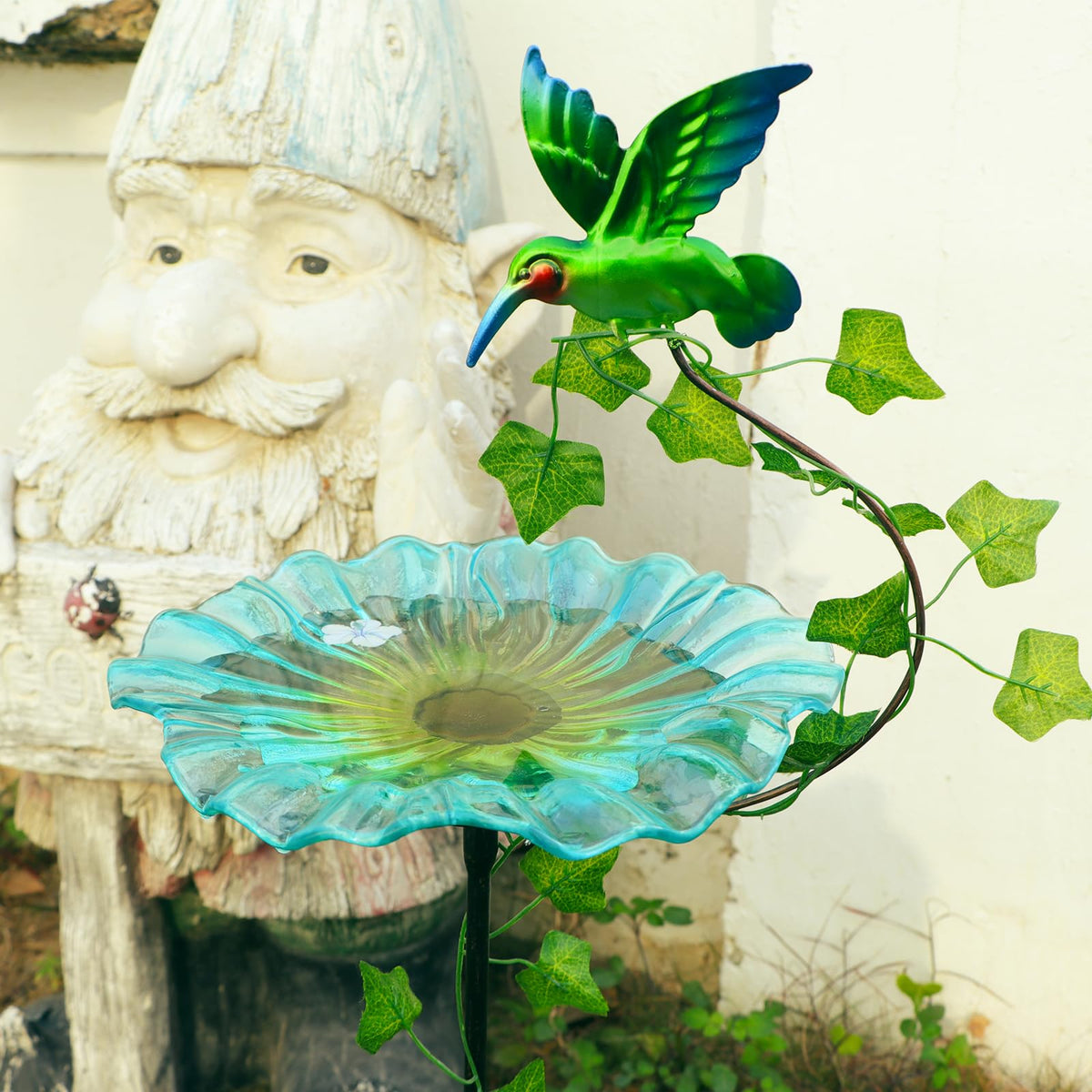 MUMTOP outdoor garden setup demonstrates an elegant bird habitat addition