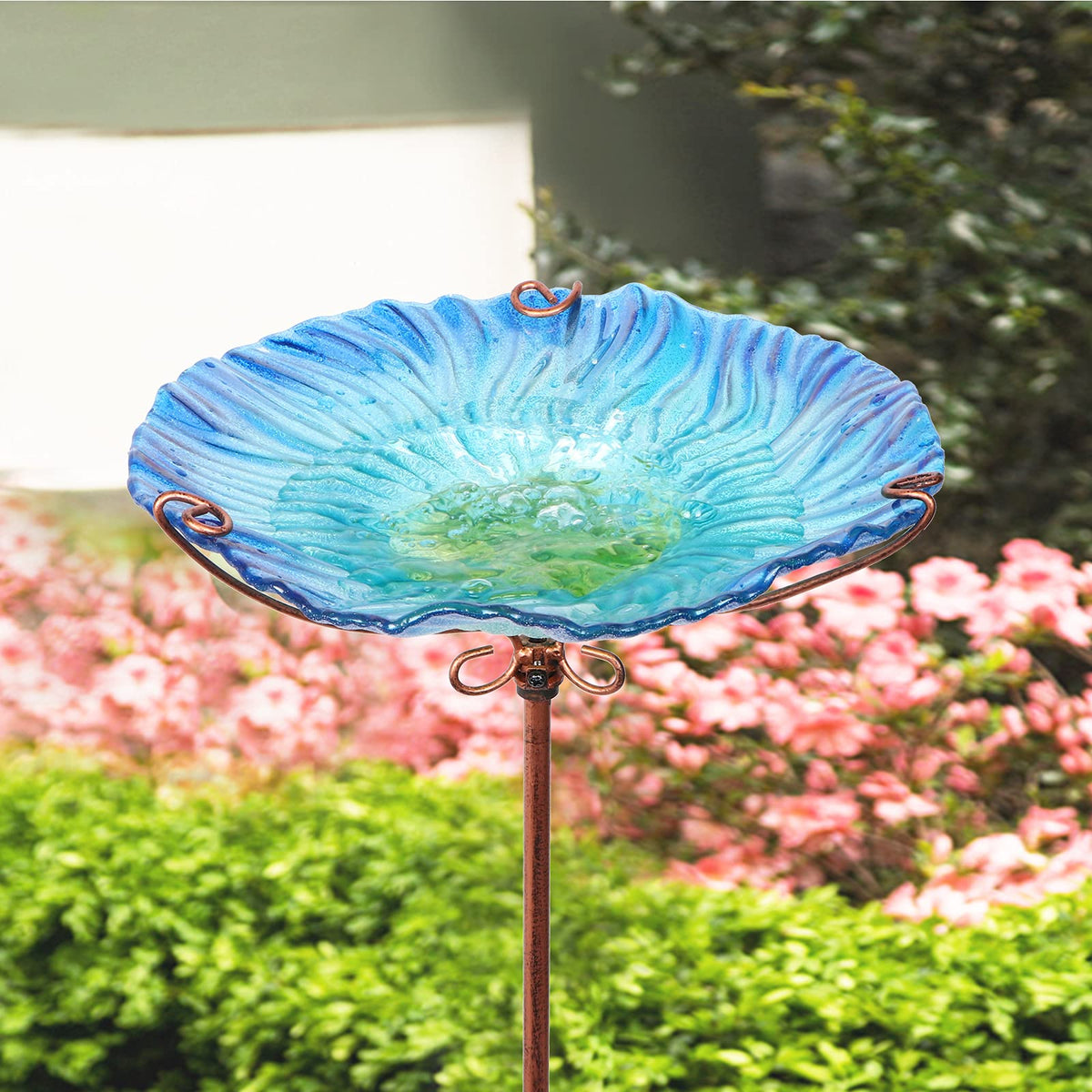 MUMTOP birdbath offers water or food to attract yard visitors.