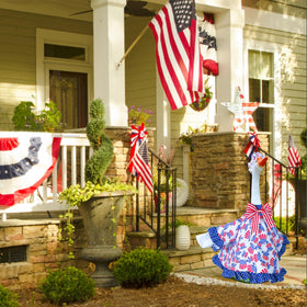 Muximud outdoor patio goose decoration elevates porch scenes during summer holidays.