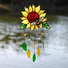 MYCRLIFE gift-worthy suncatcher ideal for garden lovers and art fans.