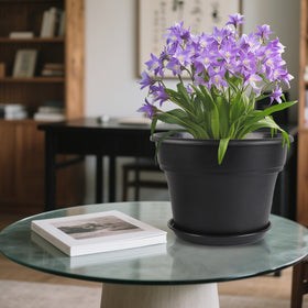Myfeegoin outdoor setup demonstrates durable resin planters on a patio.