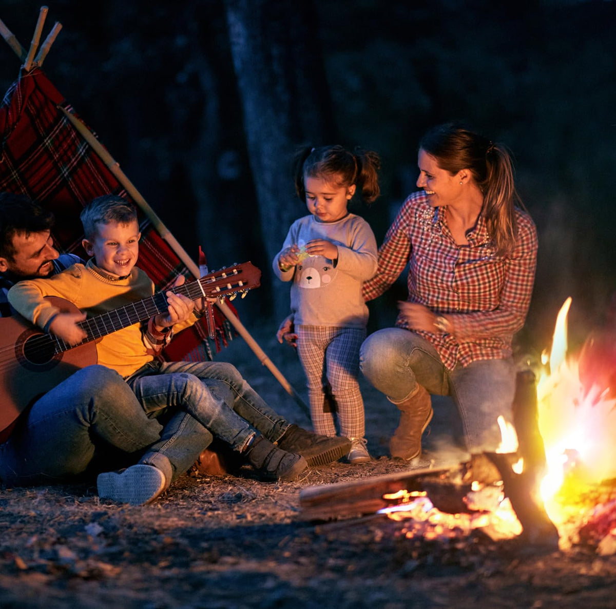 Mystical Fire color changing packets reveal aurora-like flames for magical nights.