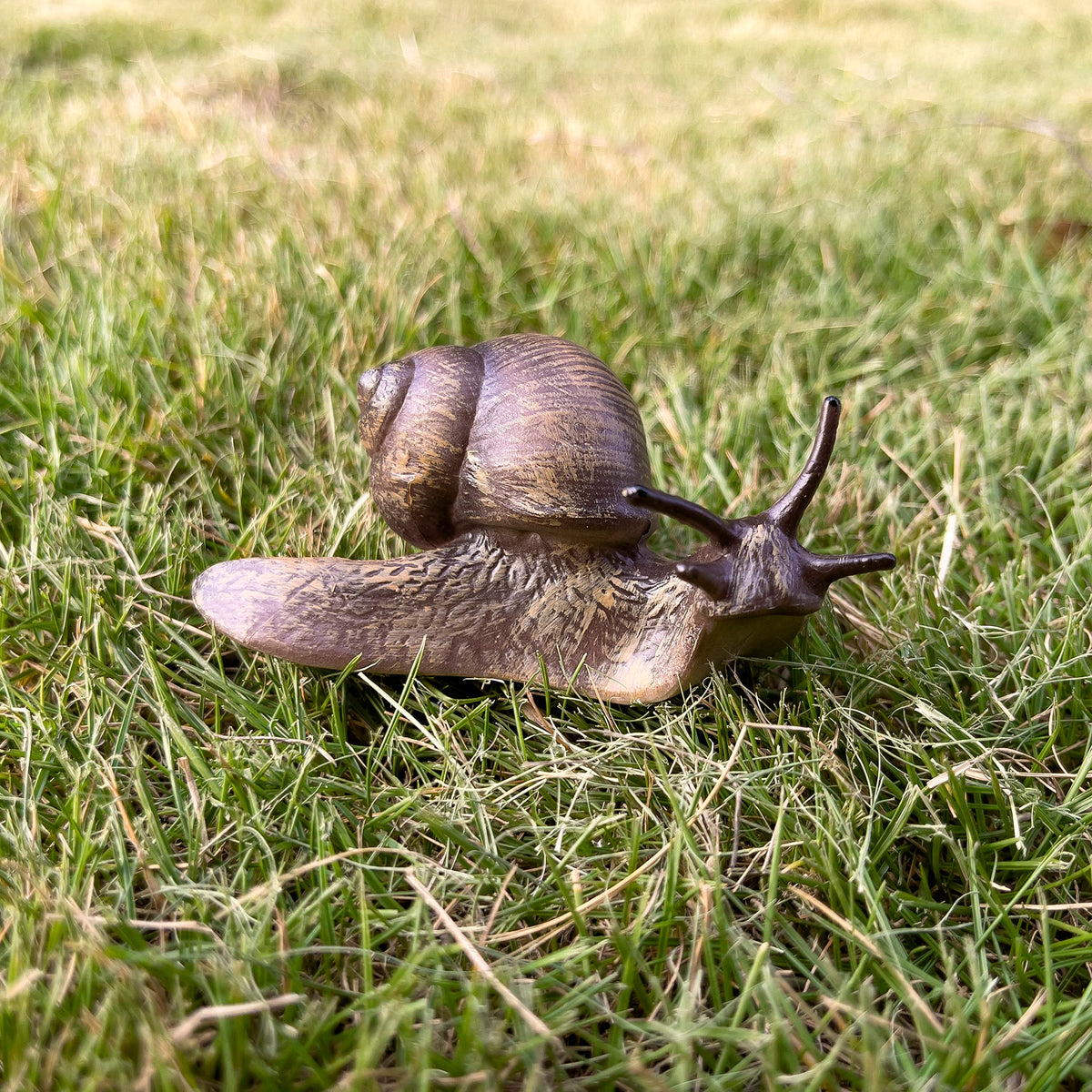 NAKIMO snail figurine showcases realistic patterns to enrich micro landscape decor.