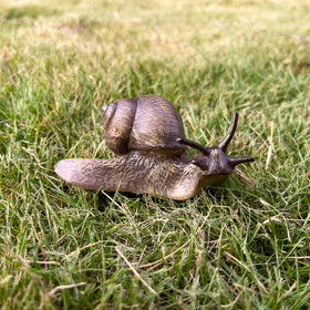 NAKIMO snail figurine showcases realistic patterns to enrich micro landscape decor.